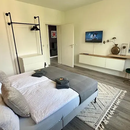 Bostel 2- Modernes In Meiderich, 4,7 Km Hbf, U-bahn 250m, Flughafen Duesseldorf 28 Km, Landschaftspark 2,9 Km, 5 Gehminuten Von Herzklinik Entfernt Apartmán Duisburg